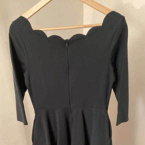 Smak Parlour Scalloped Fit and Flare dress, Dark Green, SIze Medium - Picture 3 of 5